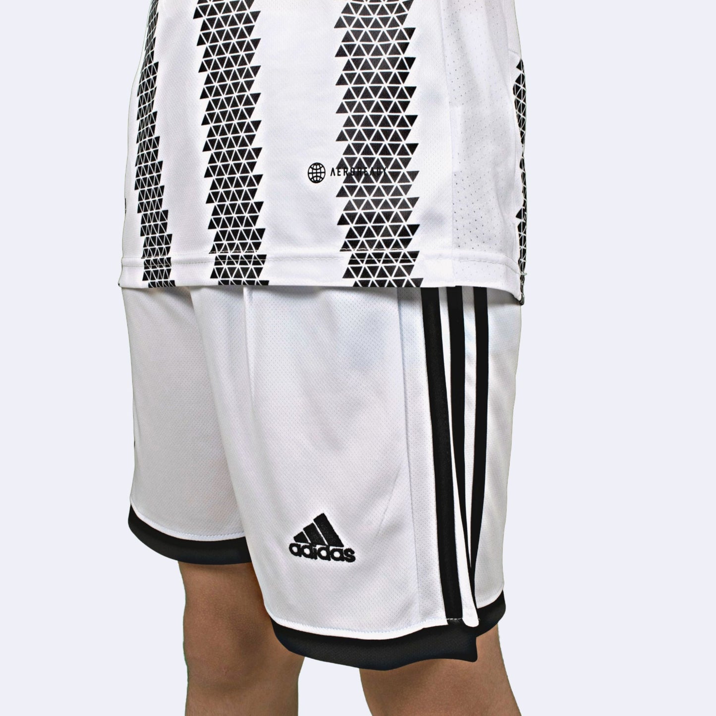 Juventus 22/23 Kids Home Kit